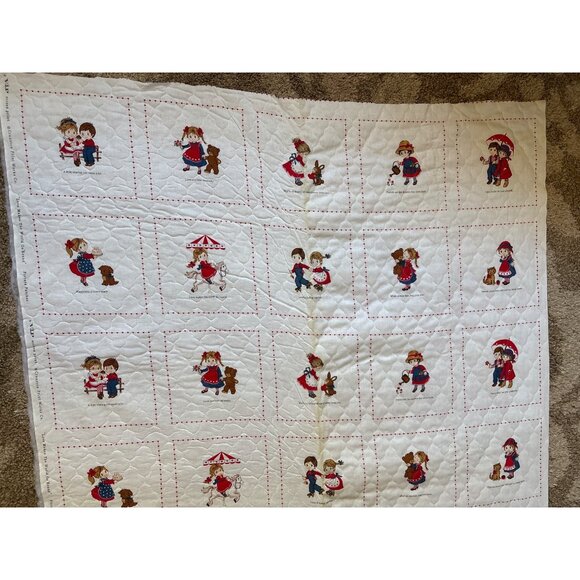 Cranston Print Works "Love Makes the World Go Round" Quilted Fabric Blocks 17" x - Picture 2 of 7
